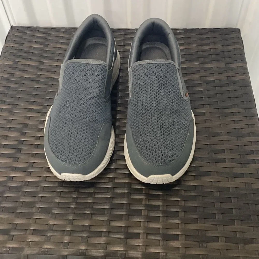 Sketchers sneakers men’s size 10